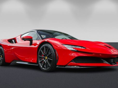 Used 2023 Ferrari SF90 Spider image 9