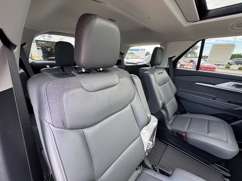 New 2026 Ford Explorer Active w/ Active Comfort Package AWD/4WD image 18