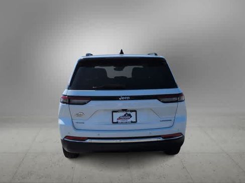 Used 2023 Jeep Grand Cherokee Laredo AWD/4WD image 7