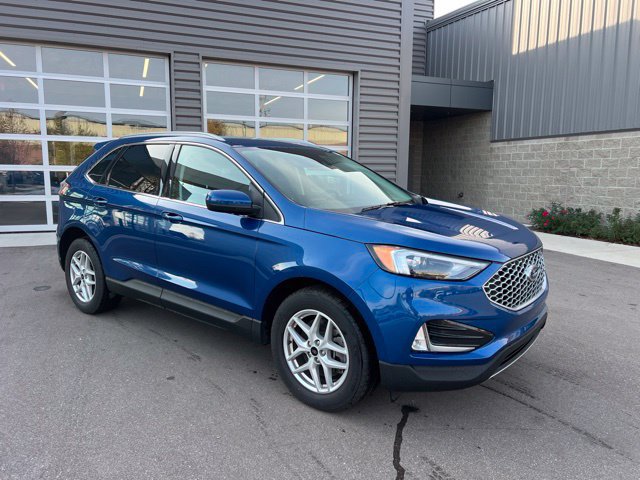 Used 2024 Ford Edge SEL w/ Convenience Package AWD/4WD image 3