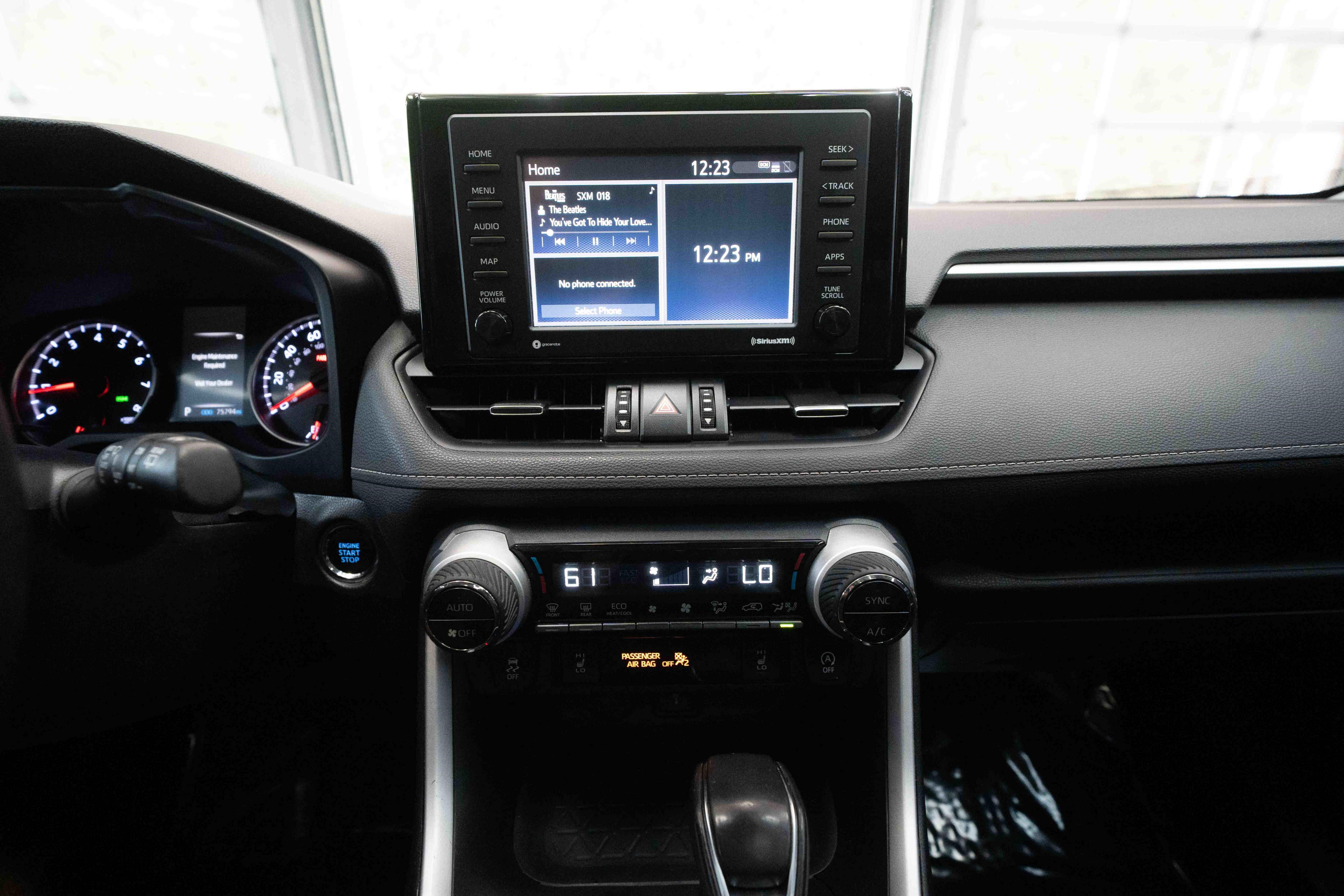 Used 2021 Toyota RAV4 XLE Premium AWD/4WD image 17