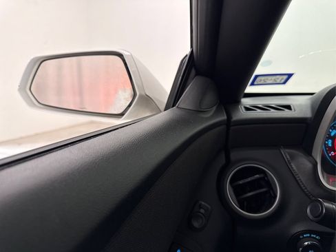 Used 2015 Chevrolet Camaro LT RWD image 40