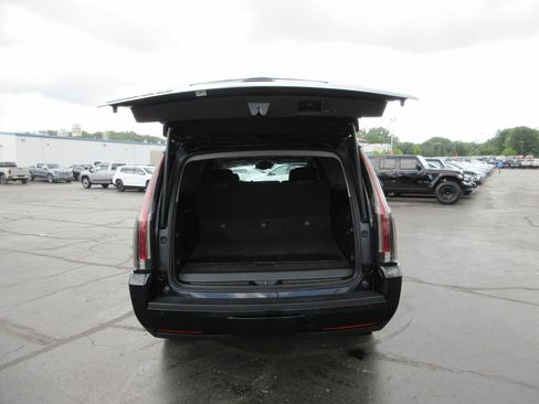 Used 2016 Cadillac Escalade ESV Luxury AWD/4WD image 8