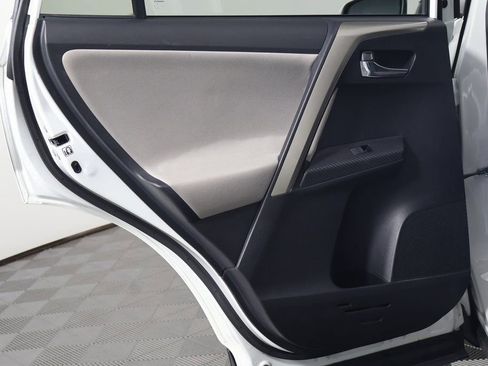 Used 2015 Toyota RAV4 XLE FWD image 13