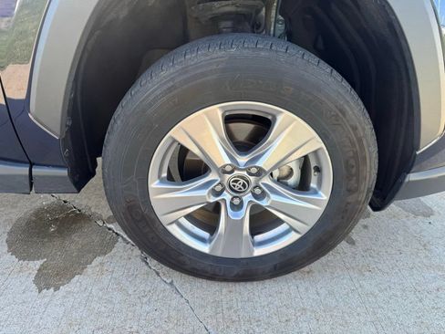 Used 2025 Toyota RAV4 XLE AWD/4WD image 72