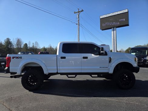 Used 2019 Ford F250 XLT w/ FX4 Off-Road Package image 3