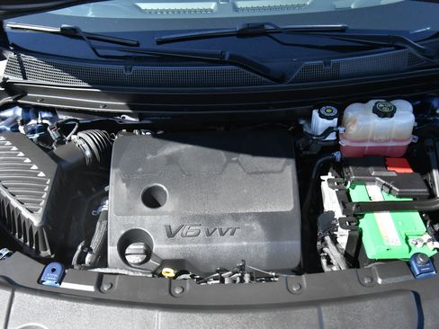 Used 2022 Chevrolet Traverse LT image 46