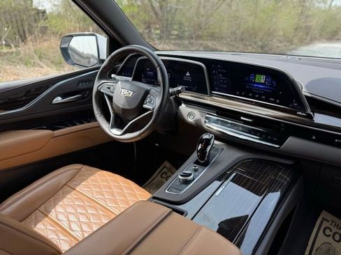 Used 2022 Cadillac Escalade ESV Premium Luxury image 32