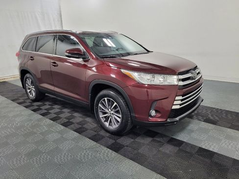 Used 2019 Toyota Highlander XLE AWD/4WD image 11