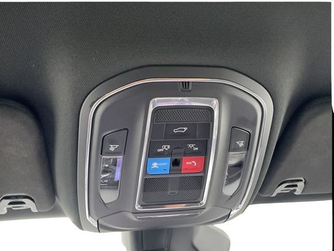 Used 2024 Jeep Wagoneer L Series II RWD image 46