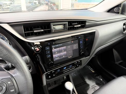 Used 2018 Toyota Corolla SE w/ SE Premium Package FWD image 31