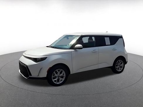 Used 2025 Kia Soul LX w/ LX Technology Package FWD image 8