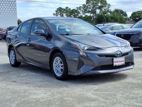 Used 2017 Toyota Prius Two w/ Prius Two Safety Plus Package FWD image 2