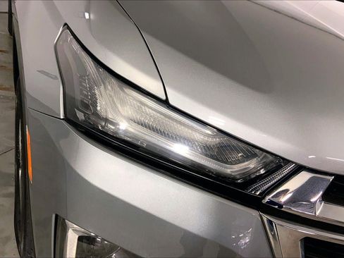 Used 2023 Chevrolet Traverse LT image 27