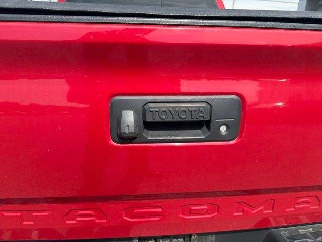 Used 2018 Toyota Tacoma TRD Off-Road AWD/4WD image 25