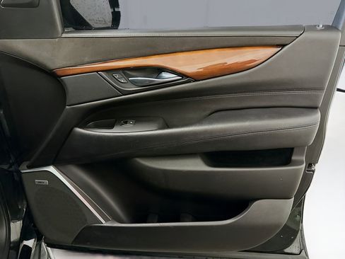 Used 2018 Cadillac Escalade Luxury image 36