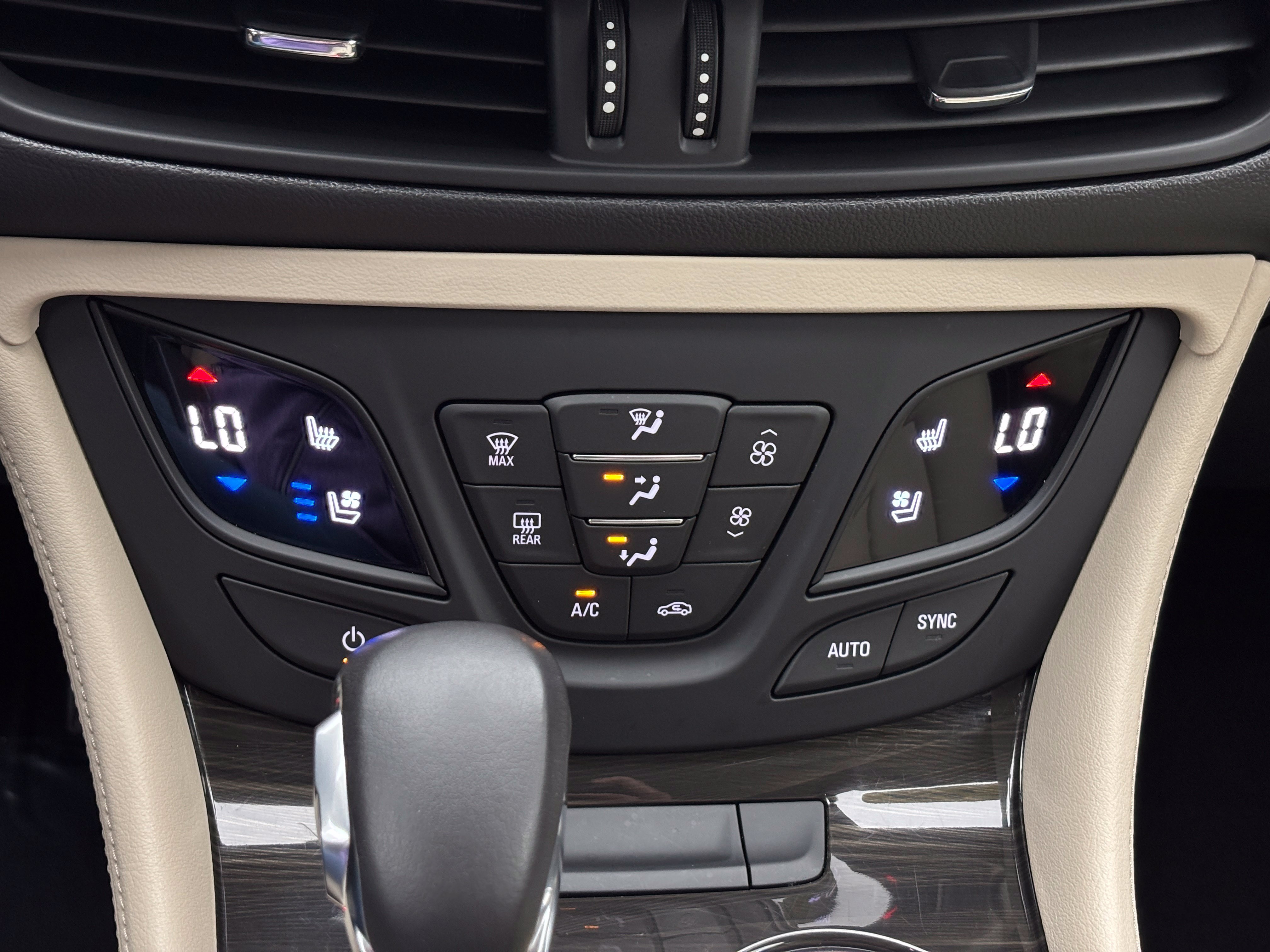 Used 2020 Buick Envision Premium w/ Driver Confidence Package AWD/4WD image 27