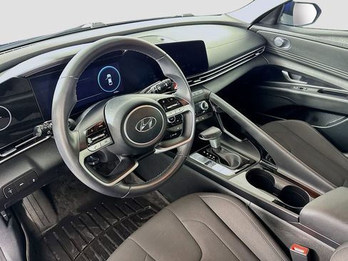 Certified 2023 Hyundai Elantra SEL w/ Convenience Package image 9