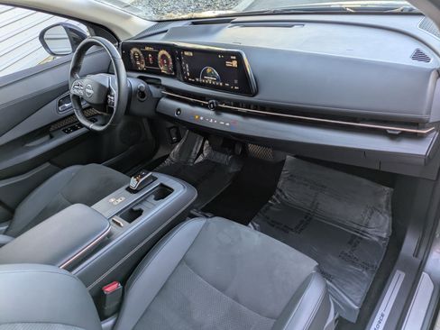 Used 2023 Nissan Ariya AWD image 35