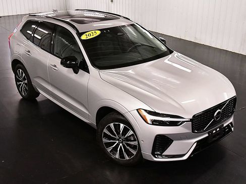 Used 2025 Volvo XC60 B5 Plus AWD/4WD image 12
