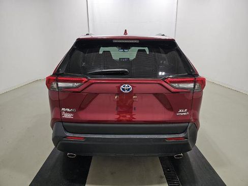 Used 2022 Toyota RAV4 XLE Premium image 5