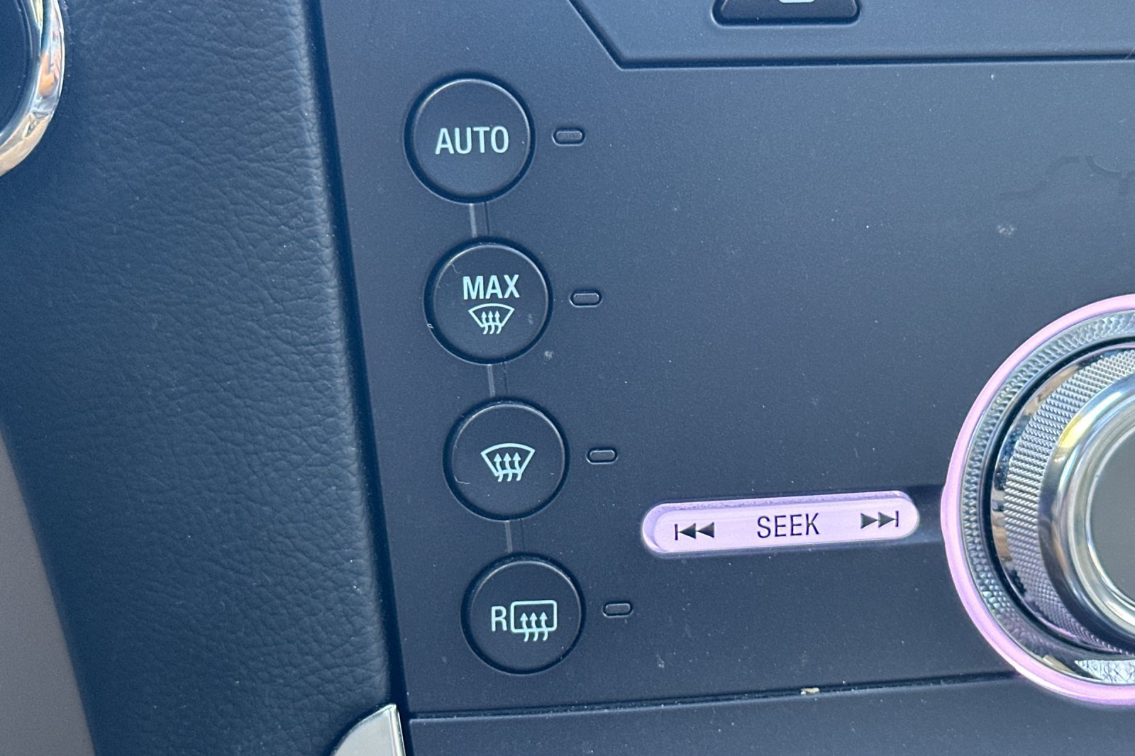 Used 2020 Ford Edge Titanium FWD image 28
