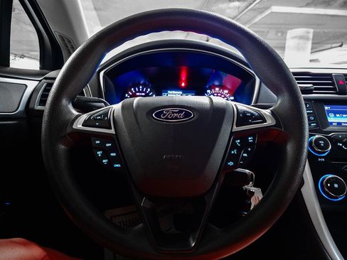 Used 2015 Ford Fusion SE image 25