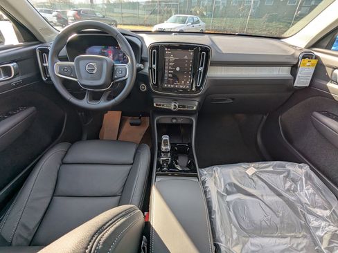 New 2026 Volvo XC40 B5 Plus w/ Protection Package Premier image 18