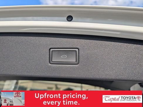 Used 2022 Volkswagen Tiguan SE image 11