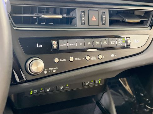 Used 2023 Lexus ES 350 w/ Premium Package FWD image 16