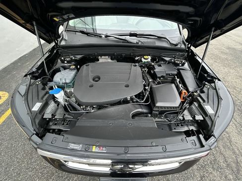 Certified 2025 Volvo XC40 B5 Ultra w/ Protection Package Premier image 10