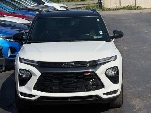 Used 2023 Chevrolet TrailBlazer RS w/ Sun and Liftgate Package AWD/4WD image 2