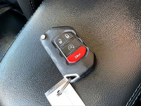 Used 2021 Jeep Wrangler Unlimited Rubicon 4xe w/ Steel Bumper Group image 12