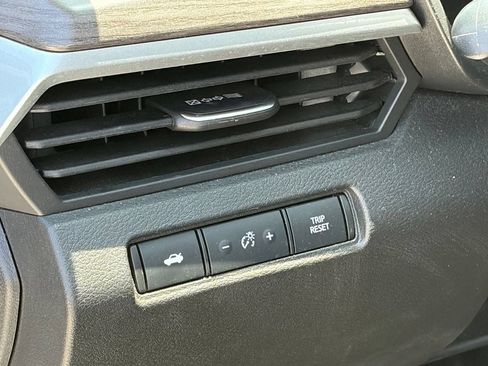 Used 2025 Nissan Altima 2.5 SV FWD image 7