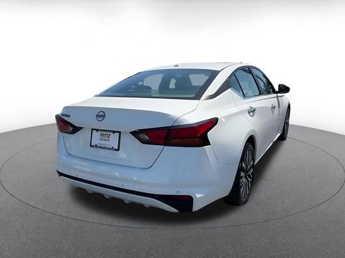 Used 2025 Nissan Altima 2.5 SV FWD image 14