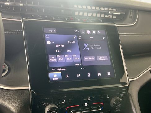 Used 2023 Jeep Grand Cherokee Altitude image 14