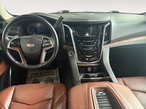Used 2020 Cadillac Escalade Luxury AWD/4WD image 8