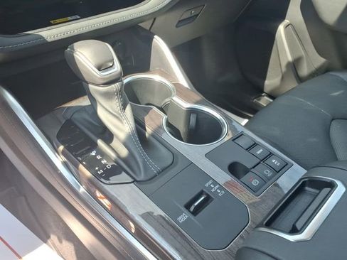 Used 2023 Toyota Highlander Platinum FWD image 17