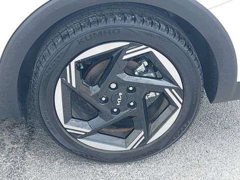 Used 2025 Kia K4 EX image 28