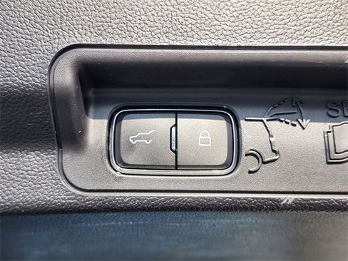 Certified 2022 Ford Explorer XLT image 33