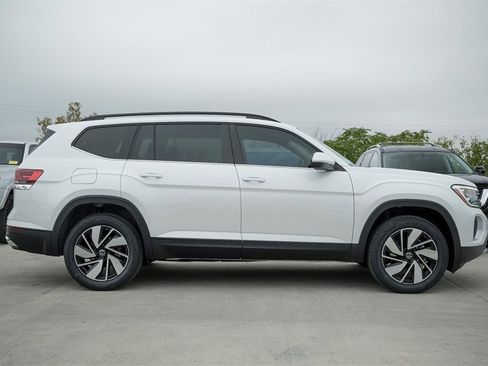 New 2026 Volkswagen Atlas SE image 8