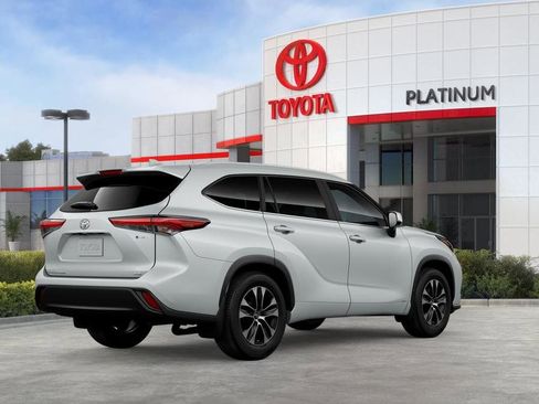 New 2026 Toyota Highlander XLE image 10