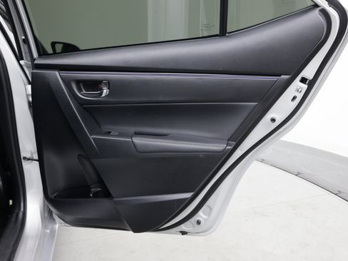 Used 2017 Toyota Corolla SE FWD image 32