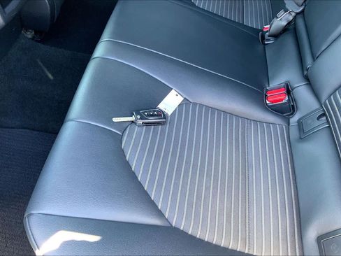 Used 2022 Toyota Camry SE w/ Carpet Mat Package (TMS) FWD image 14