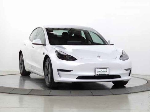 Used 2023 Tesla Model 3 Standard Range image 1