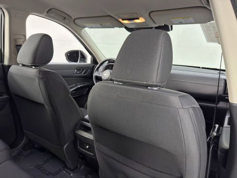 Used 2024 Nissan Pathfinder S image 31