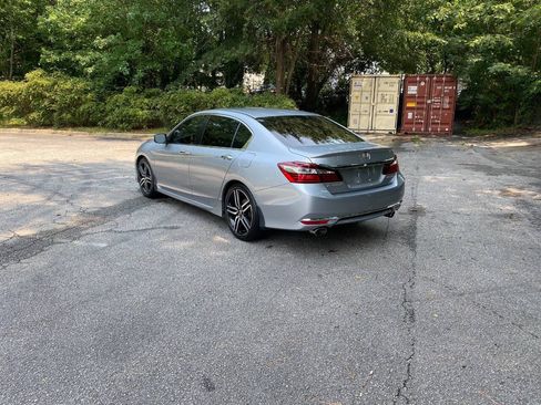 Used 2017 Honda Accord Sport image 8