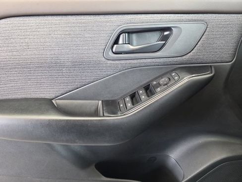 Used 2023 Nissan Rogue S FWD image 19