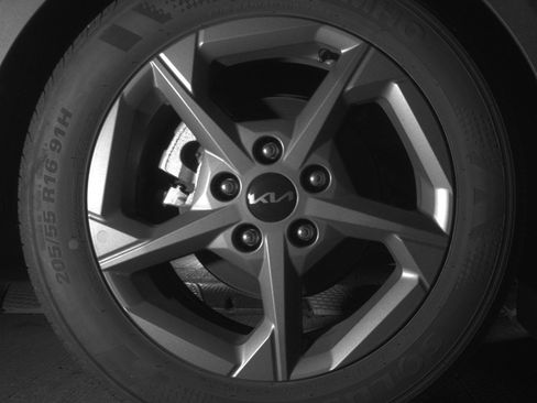 Used 2025 Kia K4 LXS image 15