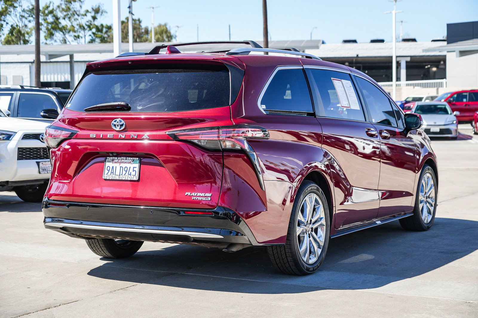 Certified 2022 Toyota Sienna Platinum w/ Outdoor Package (TMS) FWD image 6